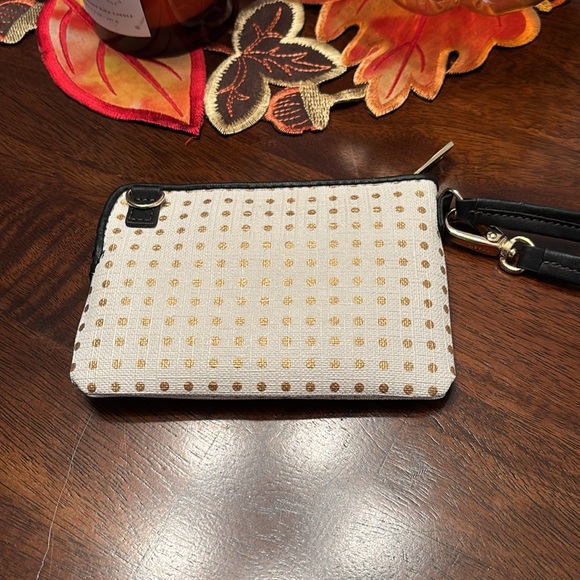 FOSSIL SMALL CLUTCH WRISTLET WITH ZIPPER CLOSURE - Picture 2 of 3